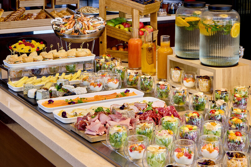 1104434-l-elegant-buffet-brunch-du-marriott-fait-son-grand-retour-sur-les-champs.jpg
