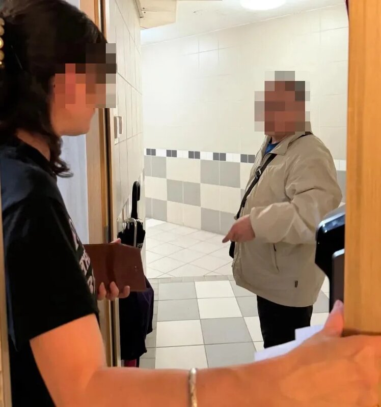 1 有女網民於社交平台發文，指奶奶早前搭的士時，疑因付款後未有拉好衫袋拉鍊，因而掉.jpg