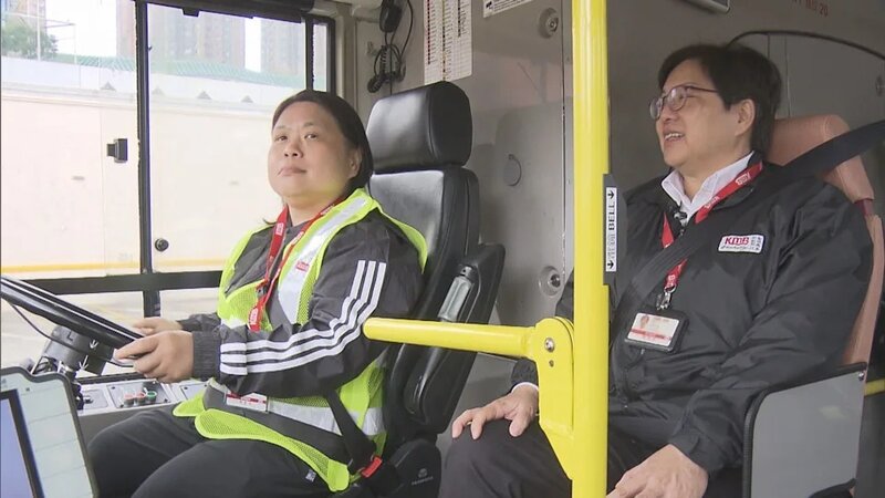 九巴「女學神」合格率逾六成較整體高 導師寓烹飪於揸車助克服緊張.jpg