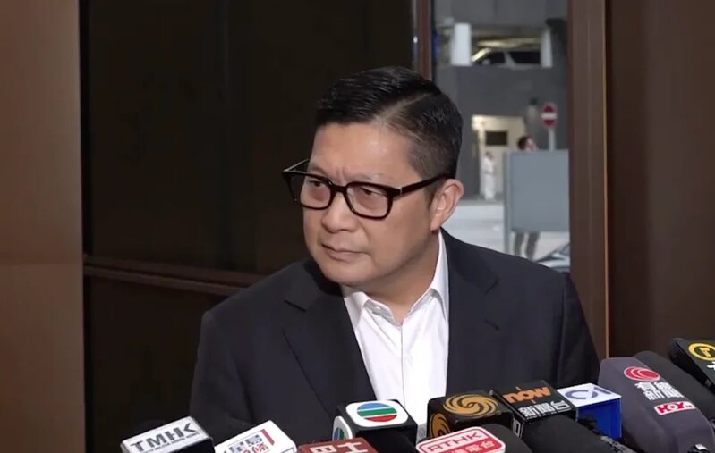 鄧炳強臨時離港無刊憲 《明報》記者追問原因 遭鄧轟打擊政府威信.jpg