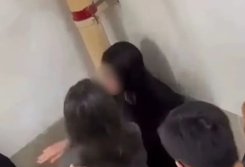 「15巴」童黨｜警拘 6 男女 因言語態度問題爭執 14 歲少女遭約十名童黨欺凌圍摑.jpg