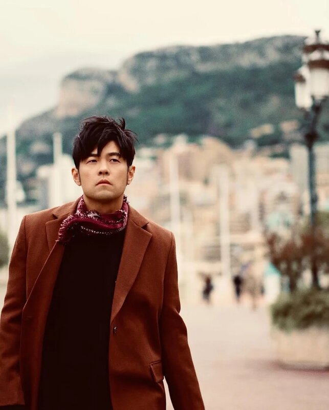 3  有網民認為周杰倫被猜是輸錢一線男星，原因是其身家與地位超然，而非掌握了他豪賭.jpg