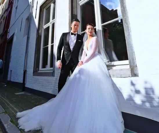 2 胡杏兒與圈外老公李乘德（Philip）於2015年結婚.jpg