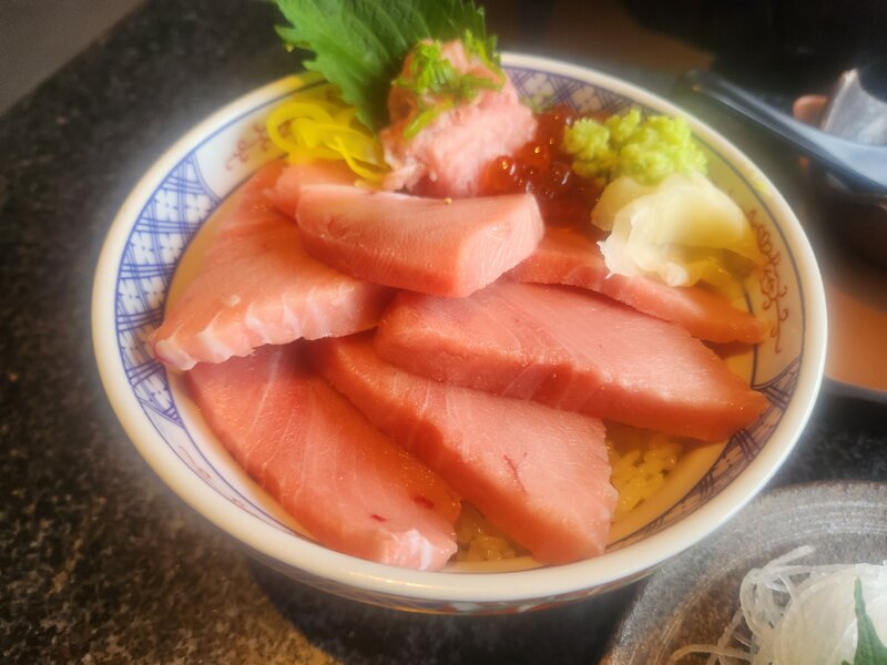 中吞拿魚腩丼.jpg