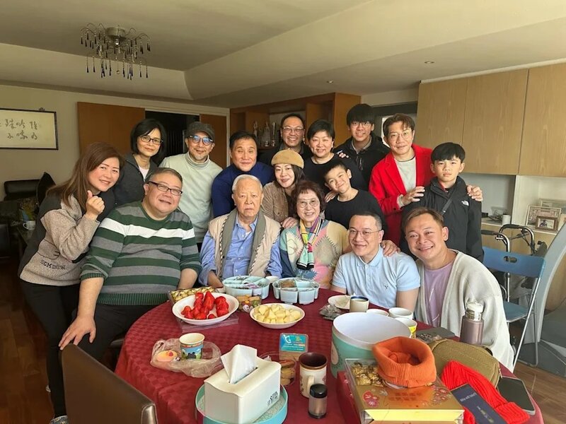 4  去年年初二梁祖堯與劉錫賢等一大班人曾上門向King sir拜年。（IG@pumpkinjojoinstagram）.jpg