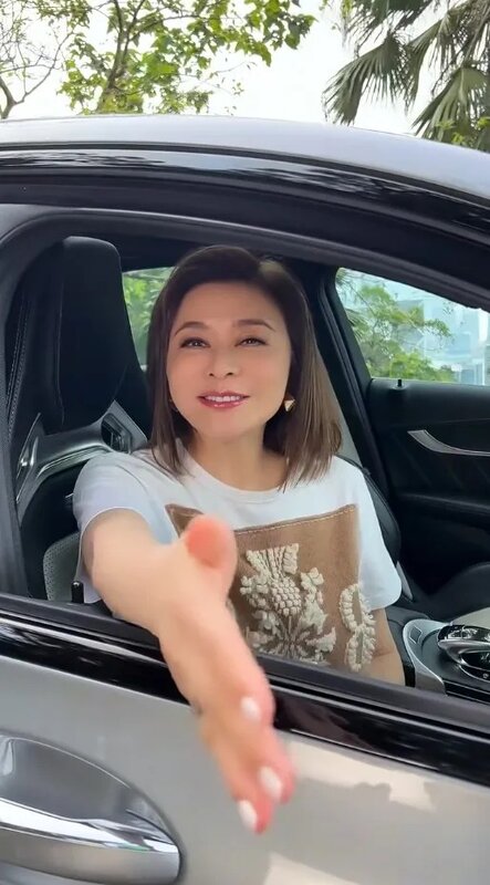 5   關之琳密密拍片，而且造型百變。（小紅書@關之琳）.jpg