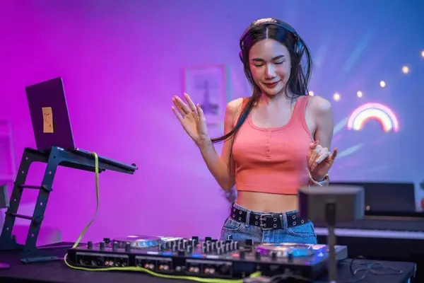 asian-young-woman-artist-dj-600nw-2508426995.webp