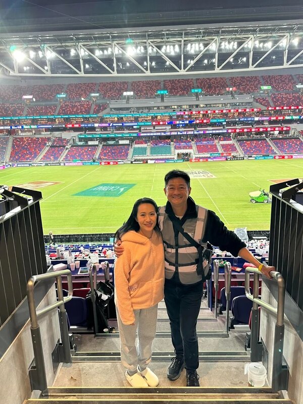 1  楊證樺有份投資的公司負責七人欖球賽的場內保安工作，他連日來親自到場，太太沈可.jpg