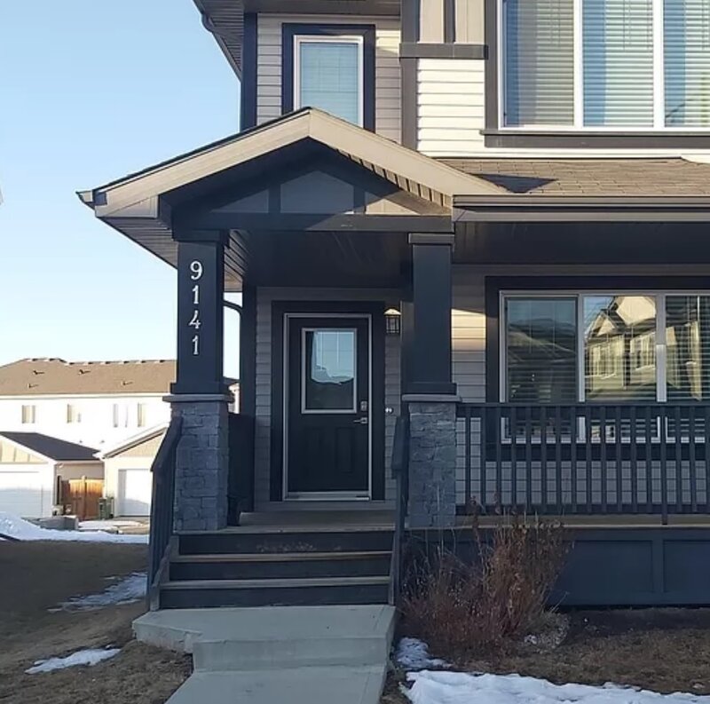 9141CooperCresSWEdmontonAB.jpg