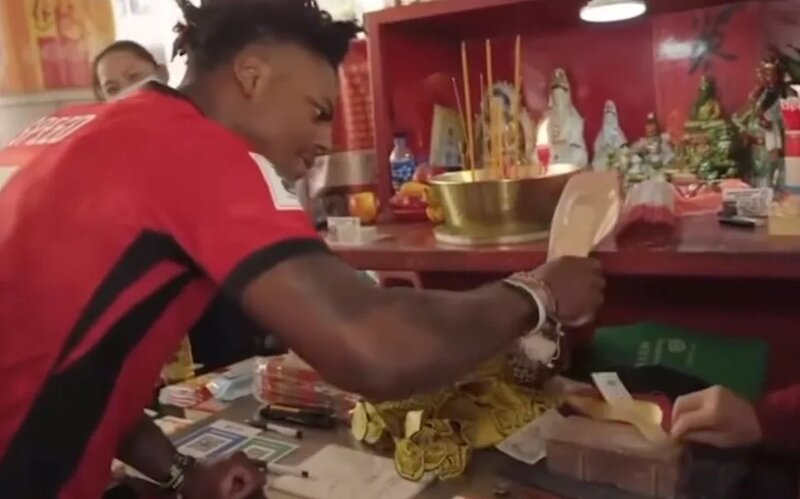 2 Speed 到灣仔鵝頸橋親身體驗「打小人」習俗。.jpg