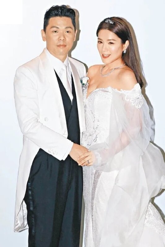 4 苟芸慧與陸漢洋辧理離婚手續。.jpg