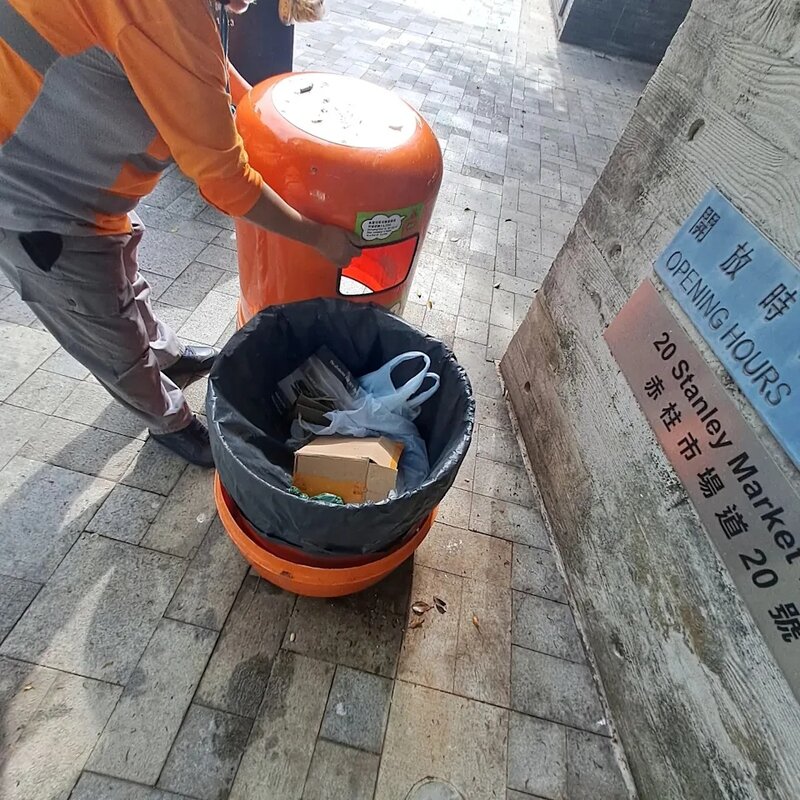 3  一般情況下，垃圾袋應緊貼桶膽，密封不透氣。.jpg