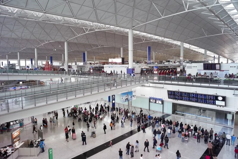 2 有網民在社交平台分享搭的士中伏經歷，竟然被司機送到另一個機場，最後要加錢行大欖.jpg