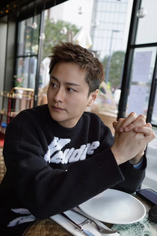 5 謝東閔近年打扮甚有韓星風格，完全不似快將踏入40歲的大叔。.jpg