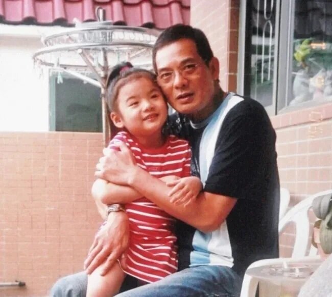 3 李沅薐入讀小學後經常發白日夢，爸爸帶她去看醫生，才發現父女都患ADHD。.jpg