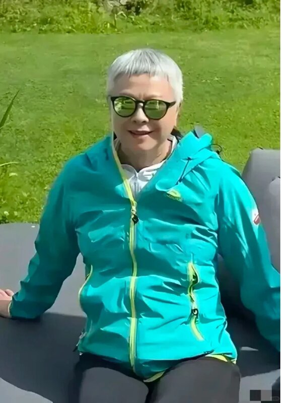 5  梁雁翎近年都以短白髮打扮示人，自然地老去。（網上圖片）.jpg