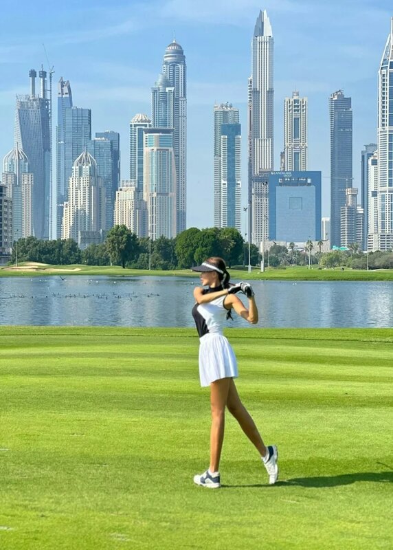 3  張利華離婚後生活愈來愈富貴，更曾到杜拜打高爾夫球。（小紅書照片）.jpg