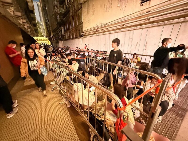 3 由於現場一度混亂，亦有人懷疑有排隊黨出沒，於是有人報警。.jpg