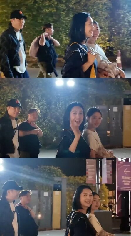 3   朱茵發現有人拍攝，親切地對鏡頭打招呼，而女兒黃鶯及丈夫黃貫中友善地點頭。（小.jpg