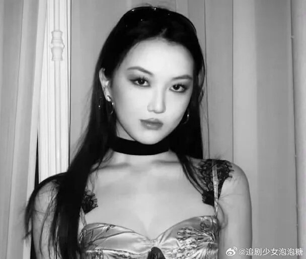 5 黑白照流出，好性感！.jpg