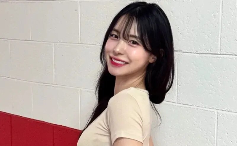 1 李多慧（如圖）回到韓國休假昨日還貼出幫媽媽慶生的照片，只見李多慧媽媽外型也超有.jpg