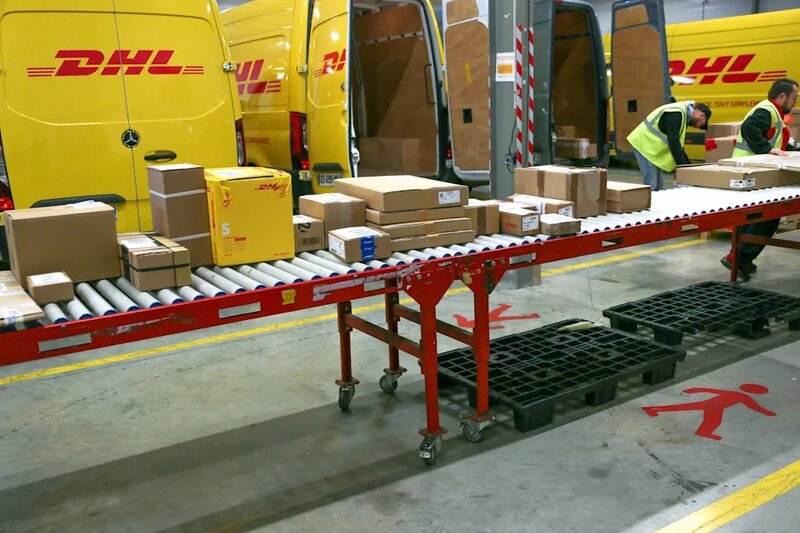 物流公司 DHL 周一起停收各地寄往美國價值逾 800 美元的「B2C」（商戶對消費者）包裹.jpg