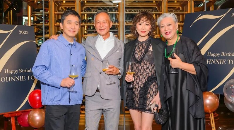 1  杜Sir與太太黃寶玲與梁朝偉、劉嘉玲夫婦開心合照。（IG@carinalau1208）.jpg