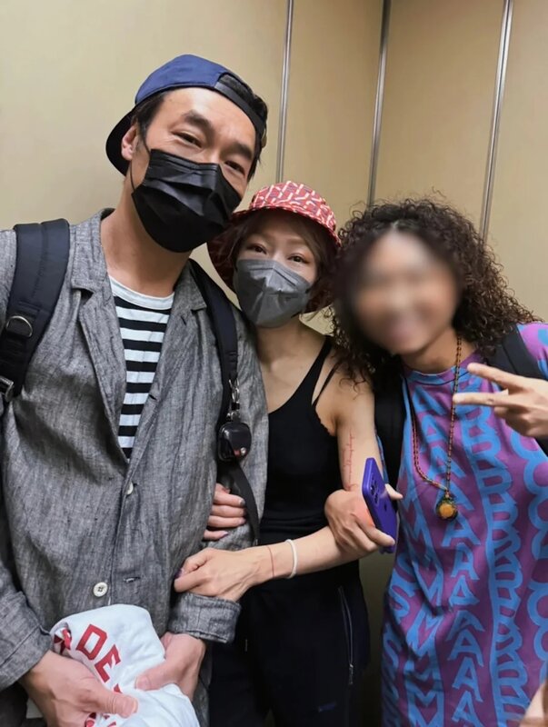 1 鄭秀文撓實許志安同fans合照.jpg