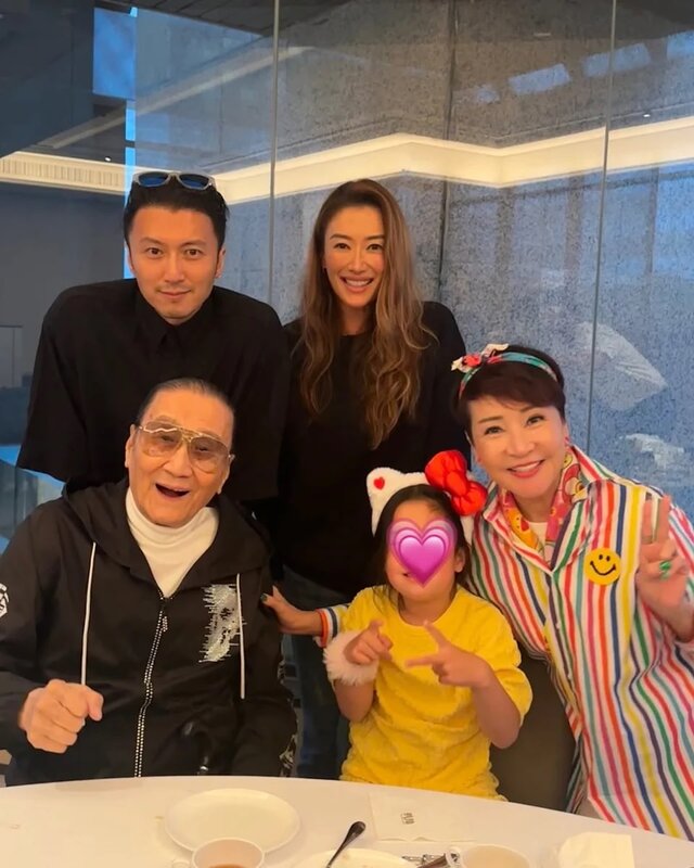 6 謝婷婷自2019年誕下女兒Sara後就淡出娛樂圈，定居加拿大專心照顧愛女，父母謝賢與狄.jpg