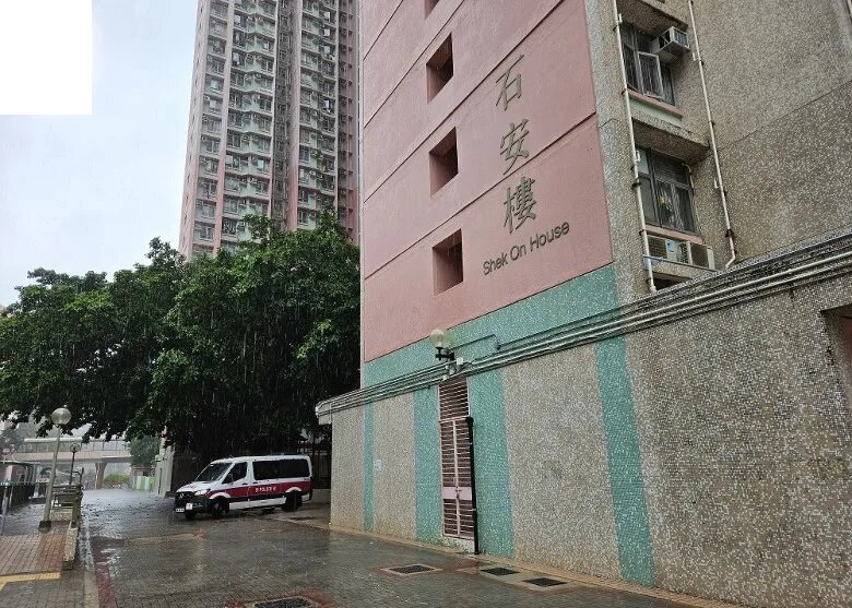 石籬邨單位房署職員上門收樓 驚見一副白骨.jpg