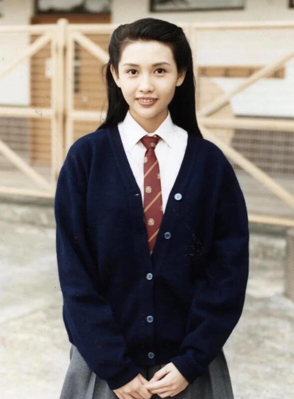 6  學生妹打扮的邱淑貞外貌清純，如今年逾半百仍被網民讚有少女感。.jpg