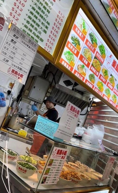 4  張致恆被野生捕獲在小食店工作(Facebook網路圖片).jpg