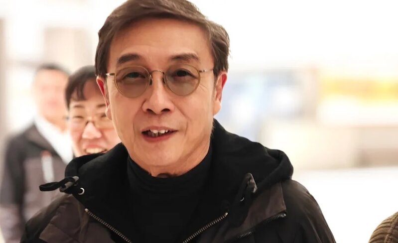 1   75歲劉松仁揸拐杖健步如飛 去年傳患病半身行動不便 拒絕透露病情.jpg