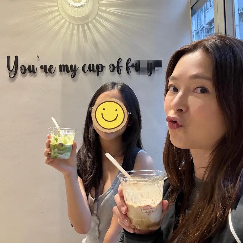 1  歐倩怡貼出與13歲女兒合照，批評其女兒衣著太暴露。（IG@cindyauau）.jpg