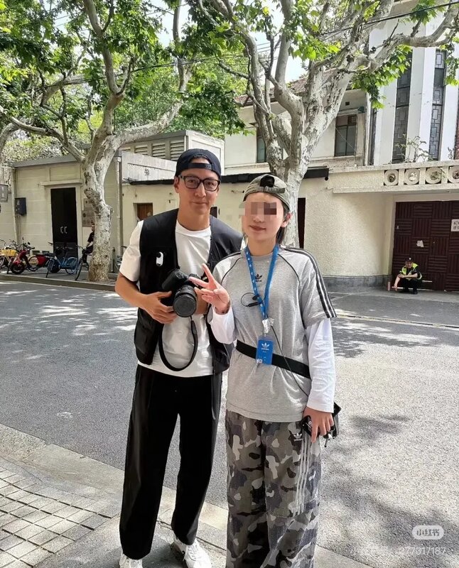 3 吳彥祖（左）在上海街頭頻頻被路人認出。（圖／翻攝自小紅書）.jpg