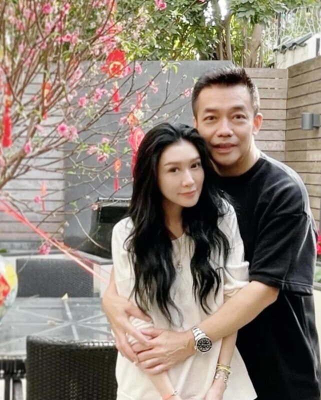 2 Monique經常在社交平台分享闊太生活之日常，更與富商丈夫曬恩愛。.jpg