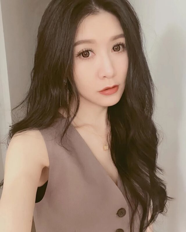 5 網民大讚Monique凍齡有術，完全不像51歲。.jpg