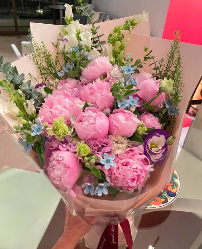 4 好友帶同鮮花前往探望譚玉瑛.jpg