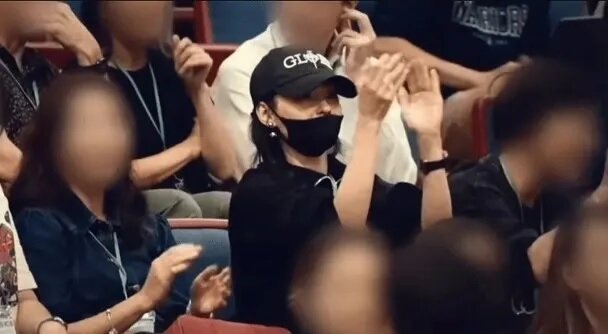 6  張栢芝欣賞兒子打波。.jpg