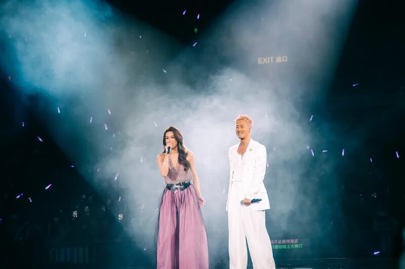 1 鍾嘉欣現身後，即晚成為網上熱話.jpg