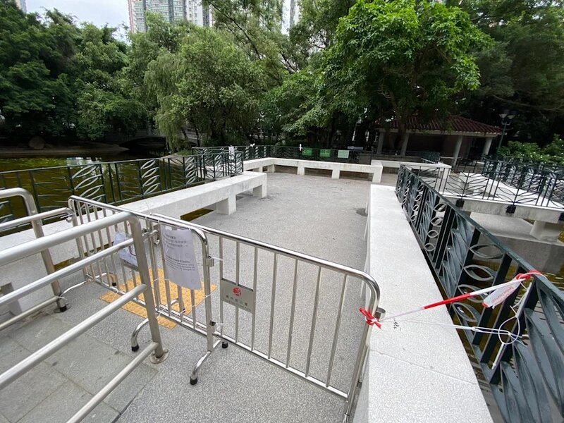 4 公園人工湖亦被封閉，康文署稱，為加建健身園地，該處須封閉至明年第二季。.jpg