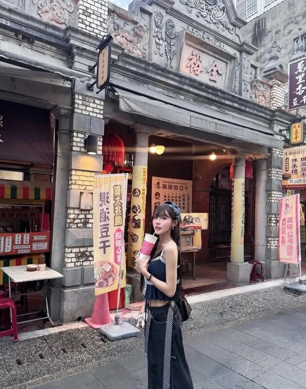 2 啦啦隊女神林襄日前與友人一同前往大溪旅遊。（圖／翻攝自林襄IG）.jpg