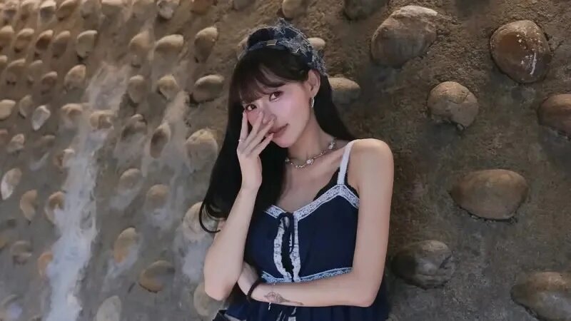 1  林襄近日低調現身大溪老街，身穿鬆弛系私服0偽裝輕鬆逛街，展現真實又可愛的一面，.jpg