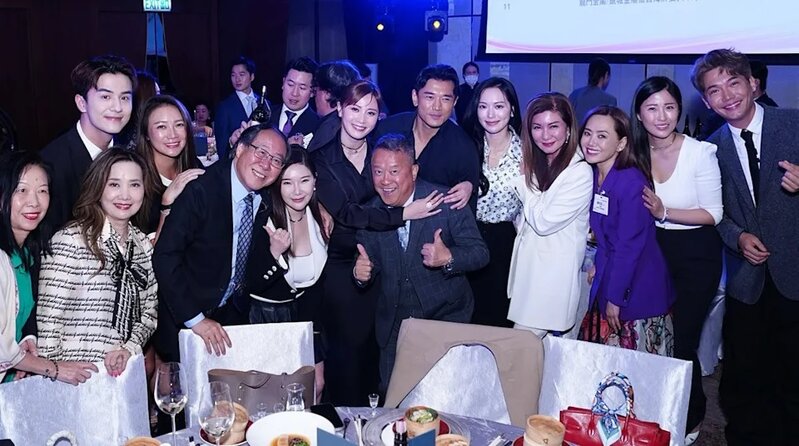 1 朱晨麗現身聚會攬實曾志偉再與樂易玲同框 傳暗撻百億富二代生活富貴.jpg