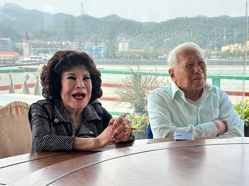 2  黃夏蕙同老公潘炳烈各有各生活.jpg