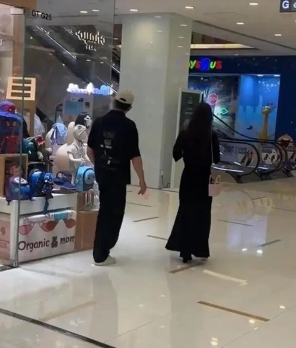 5 方媛步姿被指與孕婦無疑。.jpg