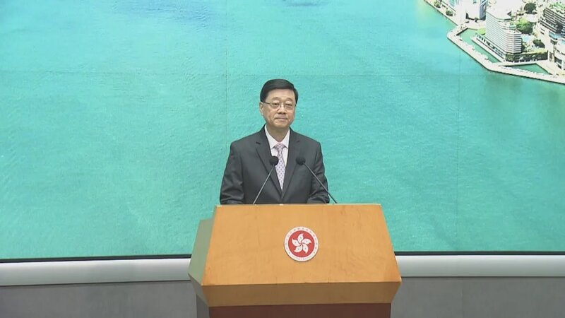 李家超宣布今年施政報告提早在9月公布 七一提供多項出行及玩樂餐飲優惠.jpg