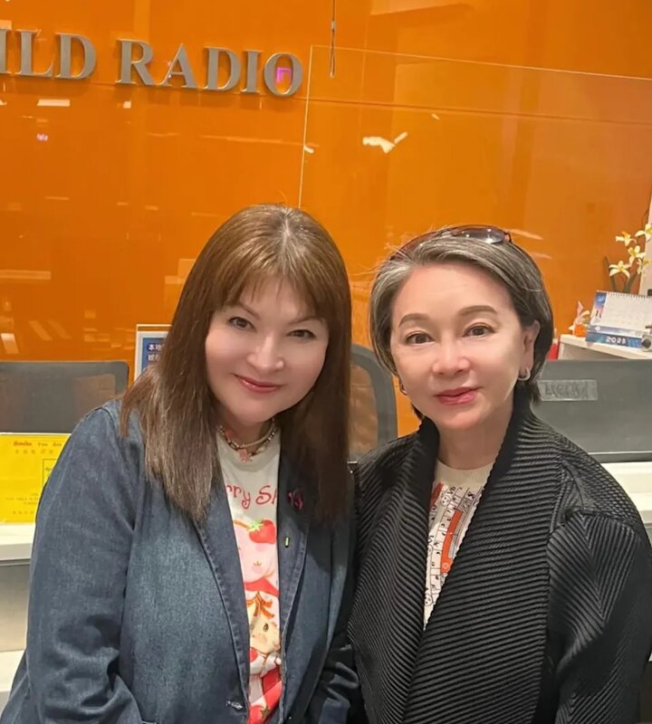 2 查小欣此行亦有同喺溫哥華華人電台開咪多年嘅前TVB藝員狄寶娜摩亞見面.jpg