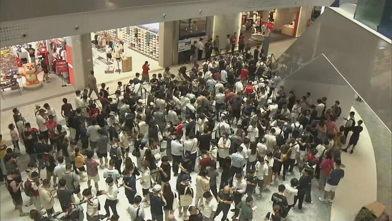 亞洲盃撐港隊｜逾百人排隊買港隊波衫支持 球迷批球衣代理商備貨不足.jpg