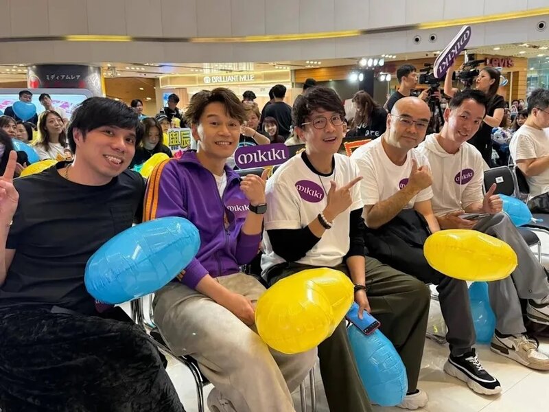 2  張與辰日前舉行首個粉絲見面會，Kelvin（右一）在台下協助打點一切。（IG@victeo）.jpg